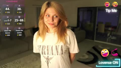 Snapshot of idontlikeguccibelts chatting on 30, 3, 2026 Little Flower online show from 30, 3, 2026