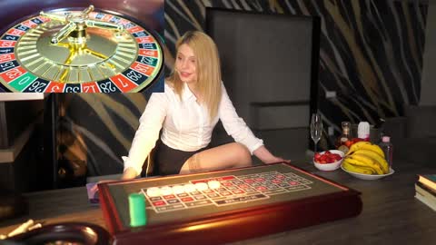 Snapshot of idontlikeguccibelts chatting on 4, 4, 2026 Little Flower online show from 4, 4, 2026