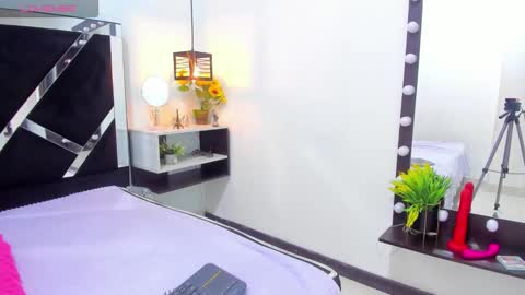 Isabella online show from 25, 10, 2025