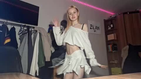 Snapshot of ilianamessersmith chatting on 5, 2, 2026 ShyLuna online show from 5, 2, 2026