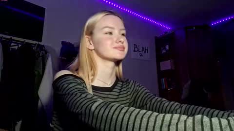 Snapshot of ilianamessersmith chatting on 4, 3, 2026 ShyLuna online show from 4, 3, 2026