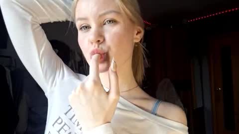 Snapshot of ilianamessersmith chatting on 19, 3, 2026 ShyLuna online show from 19, 3, 2026