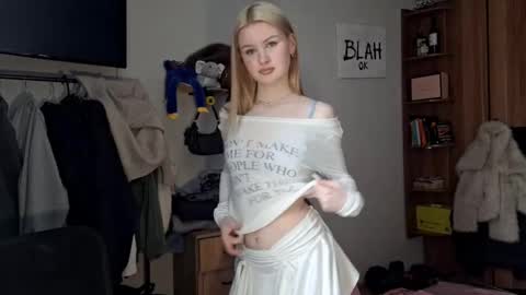 Snapshot of ilianamessersmith chatting on 24, 3, 2026 ShyLuna online show from 24, 3, 2026