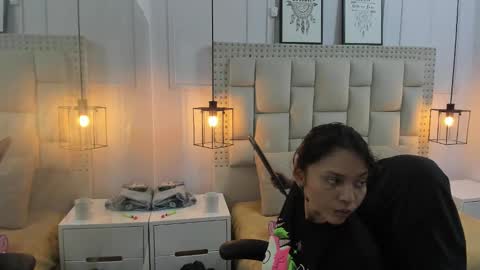 Snapshot of iliy_ chatting on 17, 12, 2024 ILY   online show from 17, 12, 2024