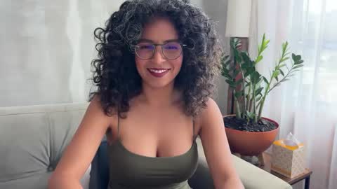 Snapshot of illaroom chatting on 8, 9, 2025 Kloe online show from 8, 9, 2025