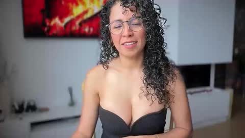 Snapshot of illaroom chatting on 6, 4, 2026 Kloe online show from 6, 4, 2026