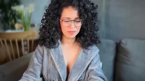 Snapshot of illaroom chatting on 20, 4, 2026 Kloe online show from 20, 4, 2026