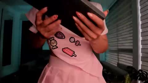 Snapshot of im_mariana chatting on 4, 10, 2025 im_mariana online show from 4, 10, 2025