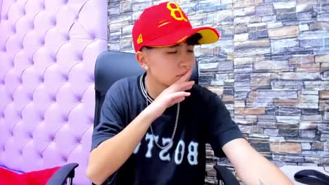 Snapshot of im_mathias chatting on 5, 12, 2024 mathias online show from 5, 12, 2024