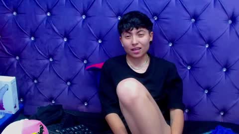 Snapshot of im_mathias chatting on 12, 1, 2025 mathias online show from 12, 1, 2025