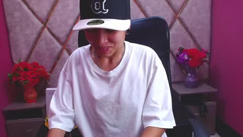 Snapshot of im_mathias chatting on 1, 2, 2025 mathias online show from 1, 2, 2025