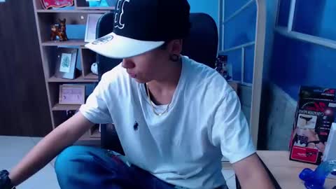 Snapshot of im_mathias chatting on 6, 3, 2025 mathias online show from 6, 3, 2025