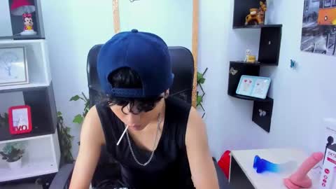 Snapshot of im_mathias chatting on 8, 10, 2025 mathias online show from 8, 10, 2025