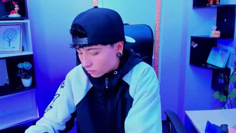 Snapshot of im_mathias chatting on 25, 11, 2025 mathias online show from 25, 11, 2025