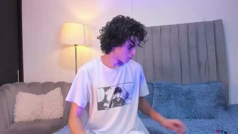 Snapshot of im_perseo_ chatting on 14, 12, 2025 Perseo - Help me with 50 thumbs up online show from 14, 12, 2025