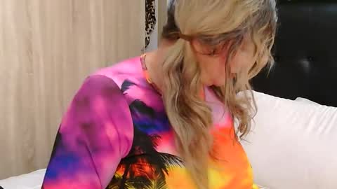 Snapshot of im_sharonr chatting on 1, 12, 2025 Sharon online show from 1, 12, 2025