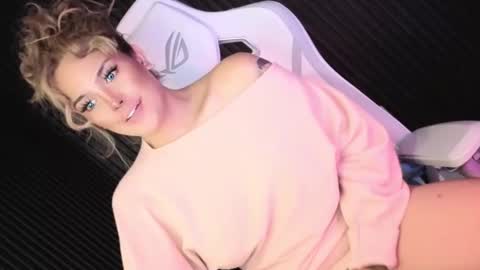 Snapshot of im_ur_nightmare chatting on 29, 3, 2026 Candy Moore online show from 29, 3, 2026