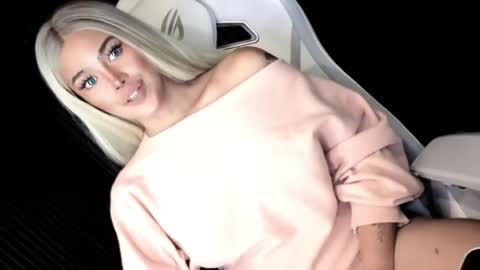 Candy Moore online show from 28, 5, 2026