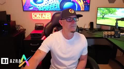 Snapshot of imdjazra chatting on 19, 12, 2024 DJ Azra online show from 19, 12, 2024