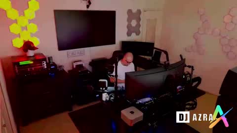 Snapshot of imdjazra chatting on 28, 12, 2024 DJ Azra online show from 28, 12, 2024