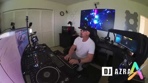 Snapshot of imdjazra chatting on 6, 2, 2025 DJ Azra online show from 6, 2, 2025