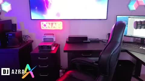 Snapshot of imdjazra chatting on 13, 2, 2025 DJ Azra online show from 13, 2, 2025