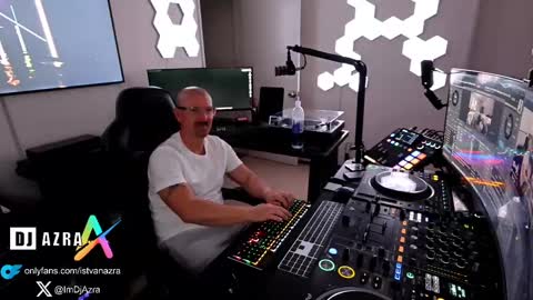 Snapshot of imdjazra chatting on 21, 2, 2025 DJ Azra online show from 21, 2, 2025