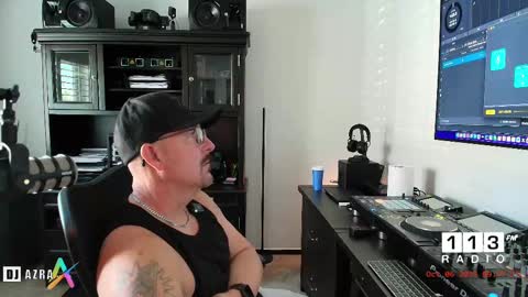 Snapshot of imdjazra chatting on 6, 10, 2025 DJ Azra online show from 6, 10, 2025