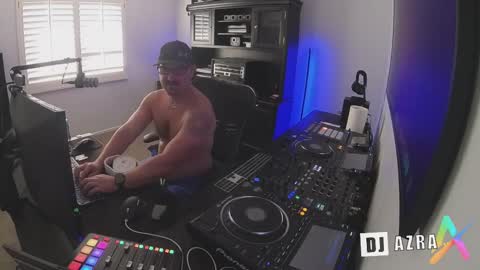 Snapshot of imdjazra chatting on 12, 10, 2025 DJ Azra online show from 12, 10, 2025