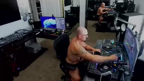 Snapshot of imdjazra chatting on 16, 6, 2026 DJ Azra online show from 16, 6, 2026