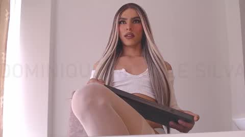 Snapshot of imdominique chatting on 15, 10, 2025 online show from 15, 10, 2025
