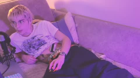 Snapshot of imka_ chatting on 26, 4, 2026 LEO online show from 26, 4, 2026