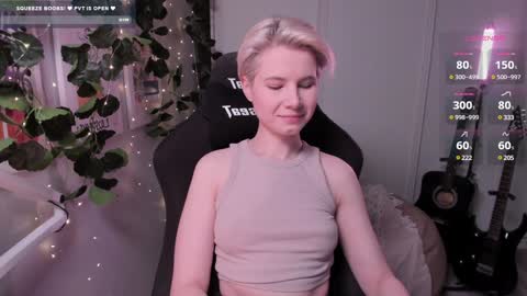 Snapshot of imnotmia chatting on 4, 2, 2025 Mia online show from 4, 2, 2025