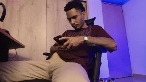 Daniel   thumb up me please its important Im new INDEPENDENT MODEL online show from 4, 4, 2026