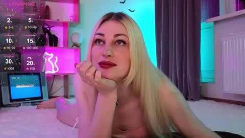 Snapshot of inchcaser chatting on 29, 10, 2025 Dina Help me reach 100 likes online show from 29, 10, 2025