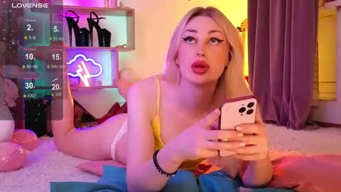 Snapshot of inchcaser chatting on 28, 4, 2026 Dina Help me reach 100 likes online show from 28, 4, 2026