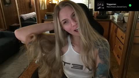 Snapshot of incognitoqueen chatting on 10, 1, 2025 Carter online show from 10, 1, 2025