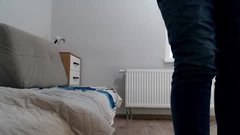 Della online show from 1, 2, 2025