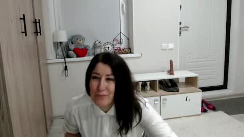 Snapshot of increible_della chatting on 19, 4, 2026 Della online show from 19, 4, 2026