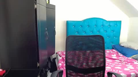 Snapshot of incubus_couple1 chatting on 5, 1, 2025 incubus_couple1 online show from 5, 1, 2025