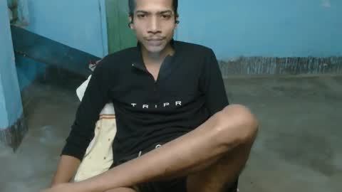 Snapshot of indian_bengali_boy chatting on 17, 11, 2025 Suman Leo online show from 17, 11, 2025
