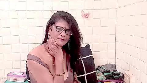 Snapshot of indianallure chatting on 11, 4, 2026 Femiez online show from 11, 4, 2026