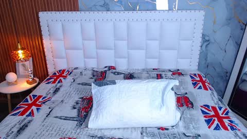 LITTLE AINHOA  online show from 20, 1, 2025