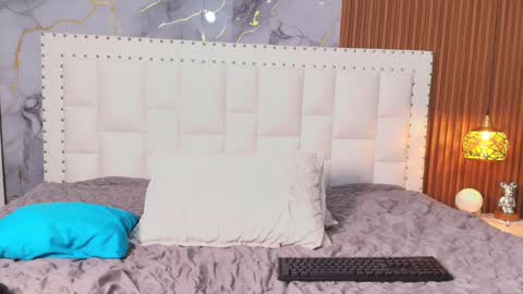 LITTLE AINHOA  online show from 19, 2, 2025