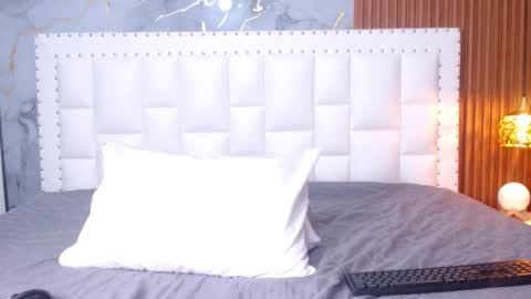 LITTLE AINHOA  online show from 4, 3, 2025