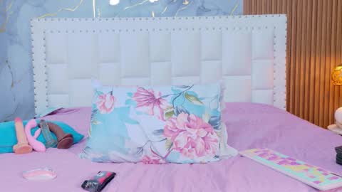 LITTLE AINHOA  online show from 4, 11, 2025