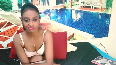 Snapshot of indianlovebug chatting on 2, 12, 2024 Leah online show from 2, 12, 2024
