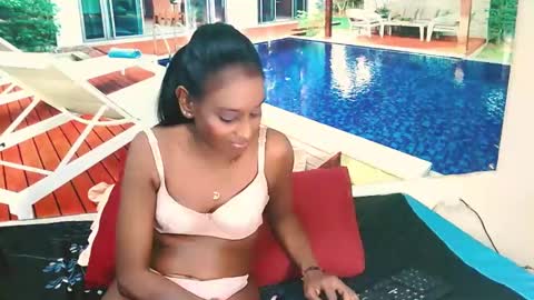 Snapshot of indianlovebug chatting on 2, 12, 2024 Leah online show from 2, 12, 2024