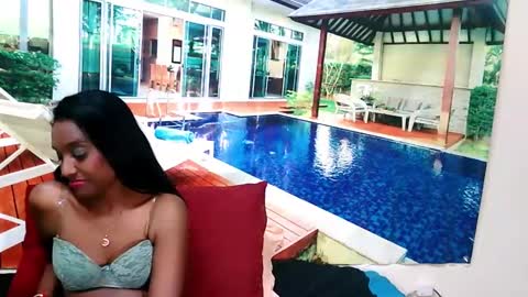 Snapshot of indianlovebug chatting on 12, 12, 2024 Leah online show from 12, 12, 2024