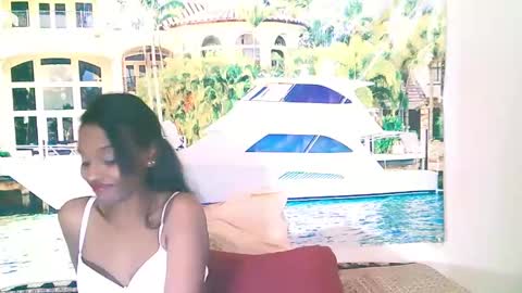 Snapshot of indianlovebug chatting on 19, 12, 2024 Leah online show from 19, 12, 2024